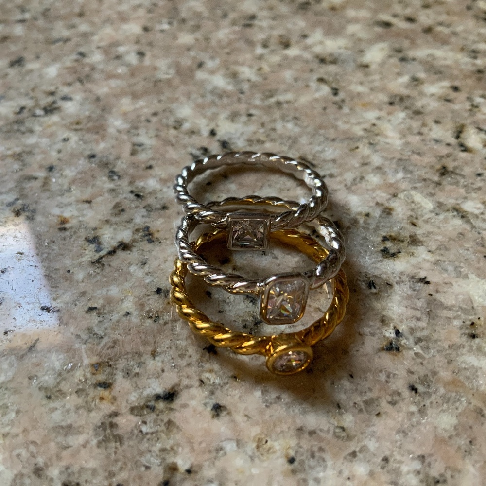 AVON Stackable Ring Size 8 - Picture 3 of 3